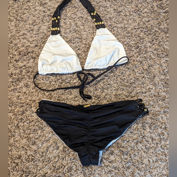 Beach Bunny Reversible Tie Strings Bikini - Picture 2 of 9
